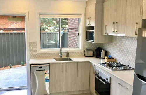 Wagga Wagga Apartment | City escape without the hustle and bustle!