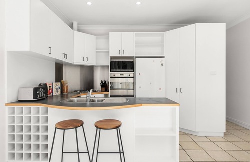Kensington House | City Fringe 2 Bedroom House with Free Parking
