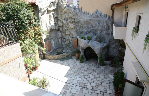 Dorobanti Bed & Breakfast | City Garden Rooms and Apartments