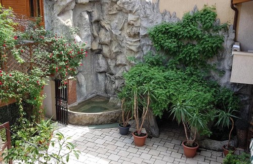 Dorobanti Bed & Breakfast | City Garden Rooms and Apartments