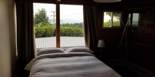 Upper Lonsdale Bed & Breakfast | City Gardens Suites B&B