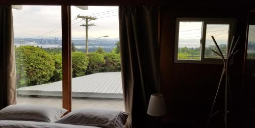 Upper Lonsdale Bed & Breakfast | City Gardens Suites B&B