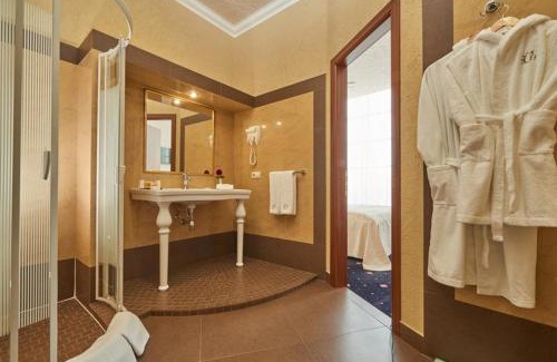 Petropavlivs'ka Borshchahivka Hotel | City Holiday Resort & SPA