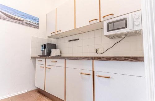 Brigittenau Apartment | City Living, Garden Vibes 3BR Bliss in Vienna