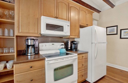 Yamacraw Village Condo | City Market Getaway, Walk Everywhere, Pool Access