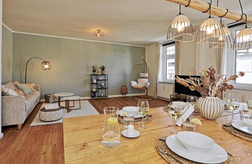 Duisburg City Center Apartment | *City, Nähe Hbf, Kingsizebetten, Fitnessecke*