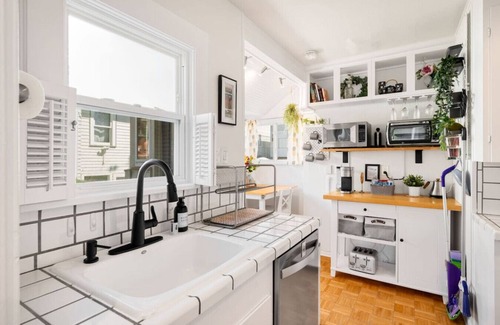 Roosevelt House | City Oasis: Office, Yard & BBQ