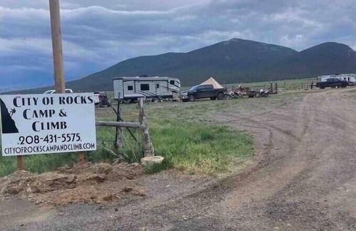 Almo RV Rental | City of Rocks Entrance CAMPSITE
