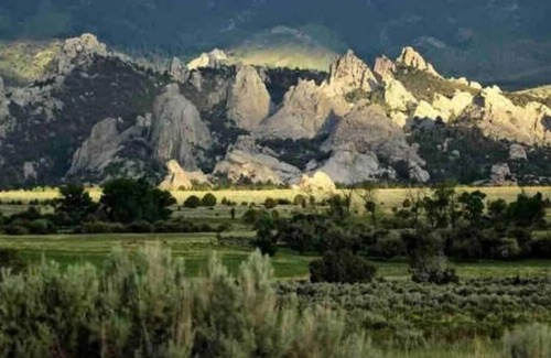 Almo RV Rental | City of Rocks Entrance CAMPSITE