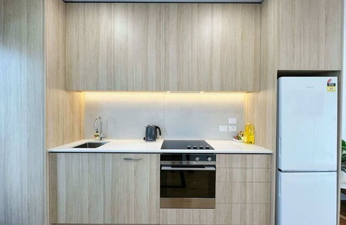 Grey Lynn Condo | City & Ponsonby Center Side 2 BDR Townhouse vs AC