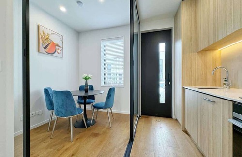 Grey Lynn Condo | City & Ponsonby Center Side 2 BDR Townhouse vs AC