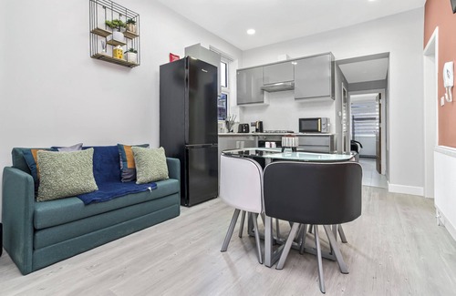 St. Ann's House | City Retreat: Stylish 2-Bed Flat in London