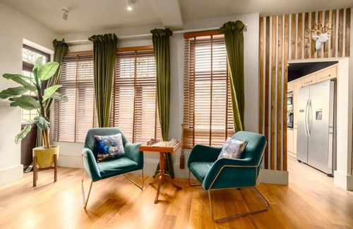 Penylan House | City Retreat w/Hot Tub+Games Room+Twin BBQ+Parking