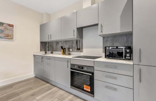 Sutton Apartment | City Service Lets - New London Village 2-bed Excellent transport links with free parking