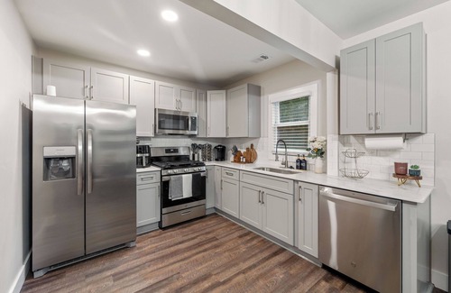 Atlanta House | City sleek meets farmhouse chic!