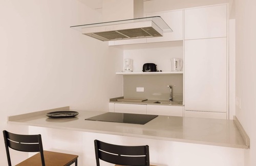 Pena Apartment | City Stays São Lázaro Apartments