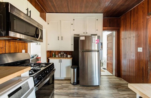 Schnitzelburg House | City Sunsets in the Heart of Germantown