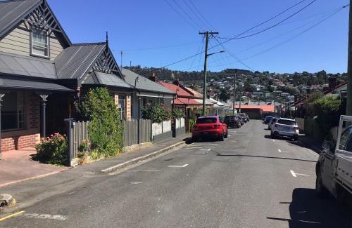 Launceston CBD House | City townhouse walking distance to city
