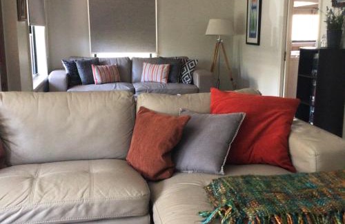 Launceston CBD House | City townhouse walking distance to city