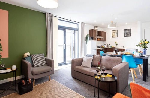 Lancaster Apartment | City View Apartment | FREE Parking | Balcony