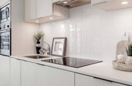Church and Wellesley Condo | City View Condo Downtown Toronto Gym/Pool 1 Queen Bed W kitchen