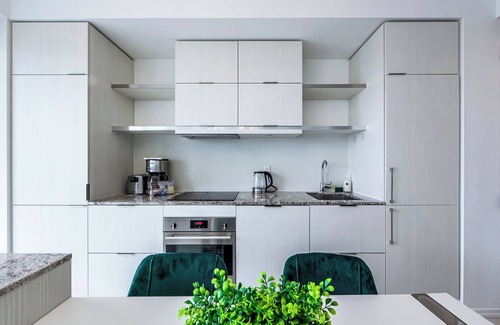 Bay Street Corridor Condo | City View High Floor Bay & Gerrard Pet Friendly Condo Walk to Sick Kids Hospital