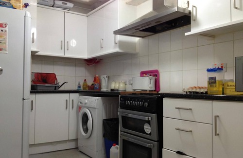 Bow Hotel | City View Hotel Roman Road Market