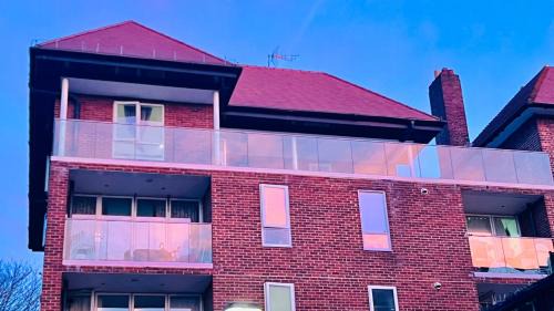 Shadwell Bed & Breakfast | City view Sunset Luxurious Apartment in London Zone-1 Including one Family twin Room with its Own Stunning Private Terrace