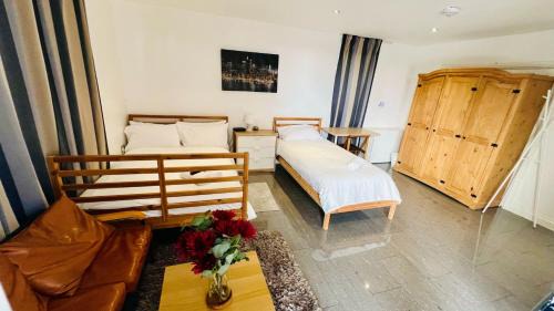 Shadwell Bed & Breakfast | City view Sunset Luxurious Apartment in London Zone-1 Including one Family twin Room with its Own Stunning Private Terrace
