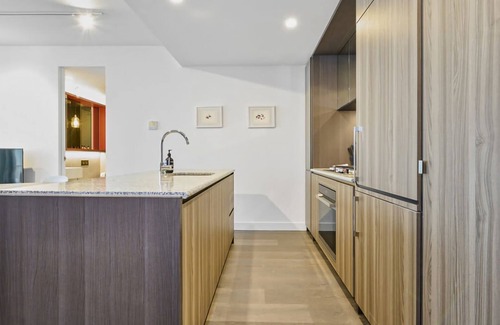 Carlton South Apartment | City Views 2BR Gem Near Queen Vic
