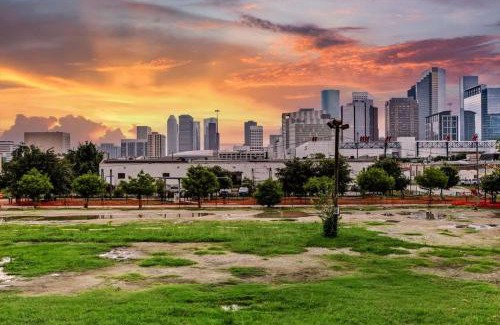 East Downtown Houston House | City Views Apartment - Near Minute Maid Park & Toyota Center