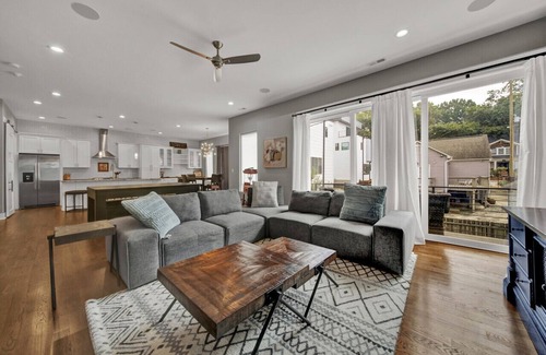 Third Ward House | City Views RoofTop Hot Tub & Short Walk to Stadium