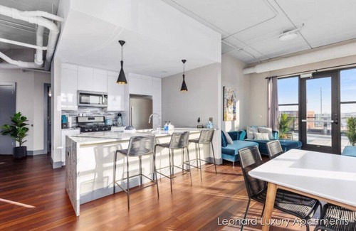 Nelson Apartment | Cityscape Apartment w/Terrace - Leonard Luxury Apartment