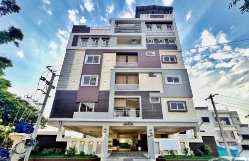 Hyderabad Apartment | Cityscape Comfort - Stylish 3BHK Central Getaway
