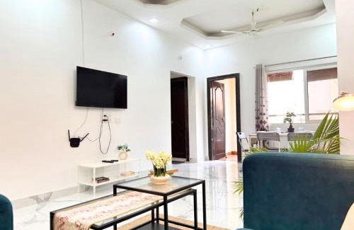 Hyderabad Apartment | Cityscape Comfort - Stylish 3BHK Central Getaway