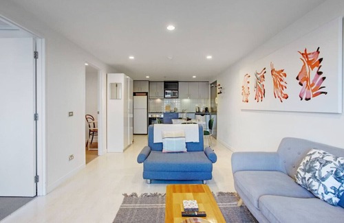 Grafton Apartment | Cityscape Delight with Skyline View | Free Parking