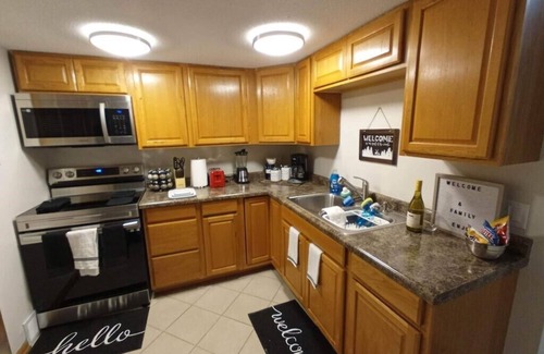 Mount Pleasant House | Cityscape! Pro Cleaned, Self Check In, Sleeps 10