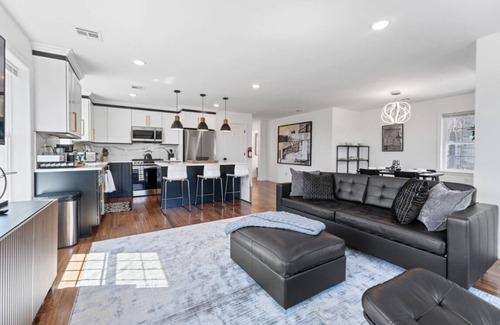 Weequahic Apartment | Cityscape Unit LOCATED APPROX 5 MIN. FROM NEWARK LIBERTY INTERNATIONAL AIRPORT