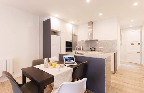 Old Town Apartment | Ciutadans Penthouse - Holiday Apartment in Girona | Bravissimo