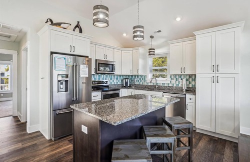 Whalehead Beach House | CL-8 "Southern Nights" Sat-Sat Semi-Soundfront Pvt Pool and Hot Tub Corolla Light!