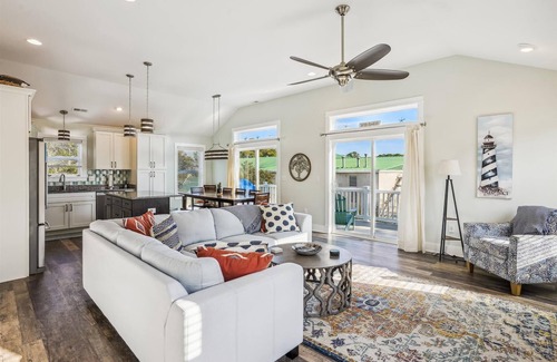 Whalehead Beach House | CL-8 "Southern Nights" Sat-Sat Semi-Soundfront Pvt Pool and Hot Tub Corolla Light!