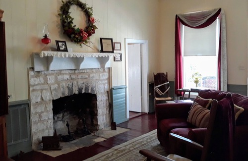Dripping Springs Bed & Breakfast | Clara's house at Homestead B&B