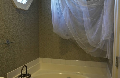 Stratton Bed & Breakfast | Claremont Inn & Winery