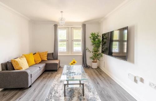 Milton Keynes Apartment | Clarence House - 4 Bedroom Apartment