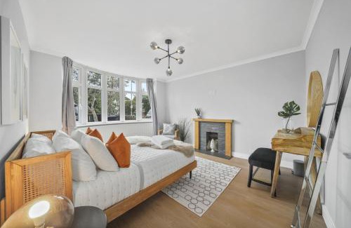 Windsor Villa | Clarence House-Windsor-Parking-5 bed