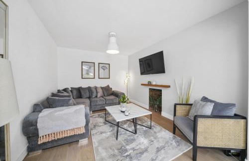 Windsor Villa | Clarence House-Windsor-Parking-5 bed