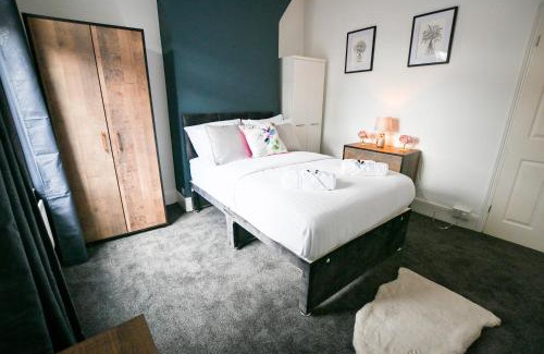 Stoke-on-Trent House | Clarice House by YourStays, 3 bedroom house by University of Staffordshire
