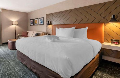 Nashua Hotel | Clarion Inn