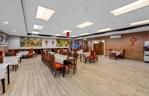 Sierra Vista Hotel | Clarion Inn