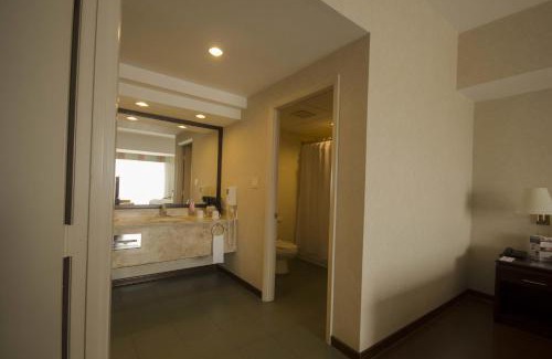 Zona 10 Hotel | Clarion Suites Guatemala City